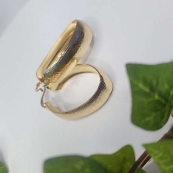 18k Gold Filled Oval Hoop Earrings Greek Key Design New - Picture 1 of 7